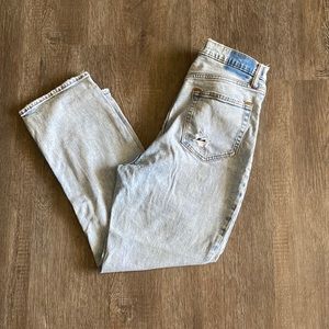 Light wash. ABERCROMBIE & FITCH. ankle straight ultra high rise curve love